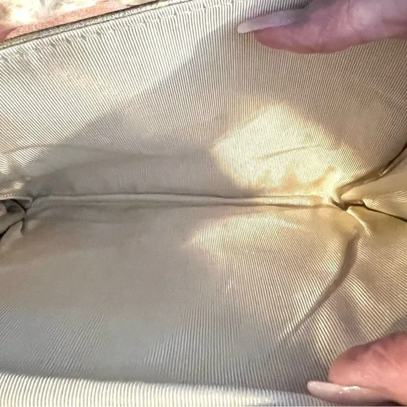 GOLD CLUTCH 6“ x 9“ x .05“ - Picture 9 of 11